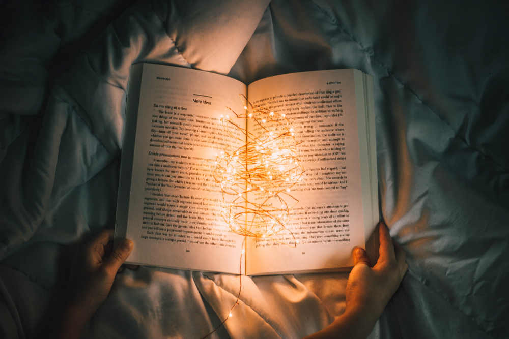 Poškodzuje čítanie pri slabom svetle zrak?